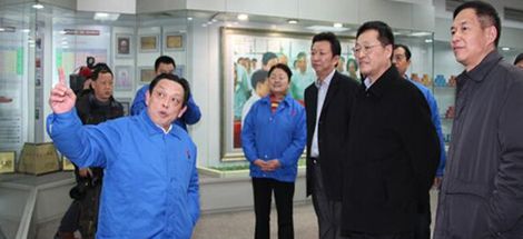 成都市人民政府市长葛红林到成都万搏（中国）万搏集团调研