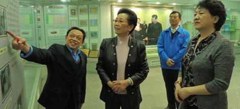 中轻联潘会长一行视察成都万搏（中国）万搏集团