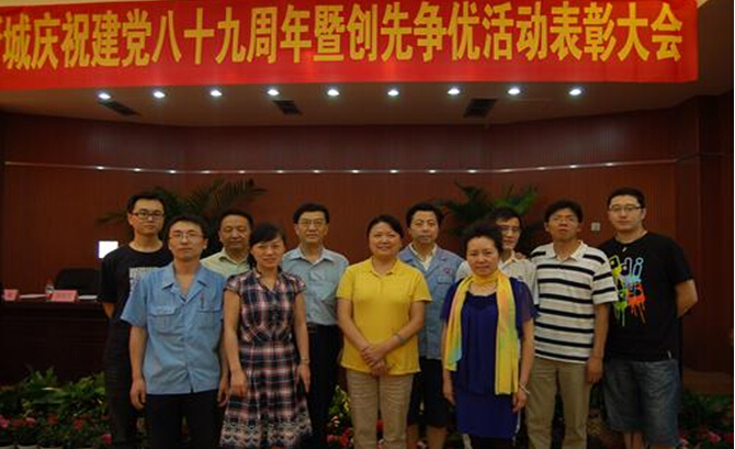万搏（中国）万搏集团党员与积极分子合影