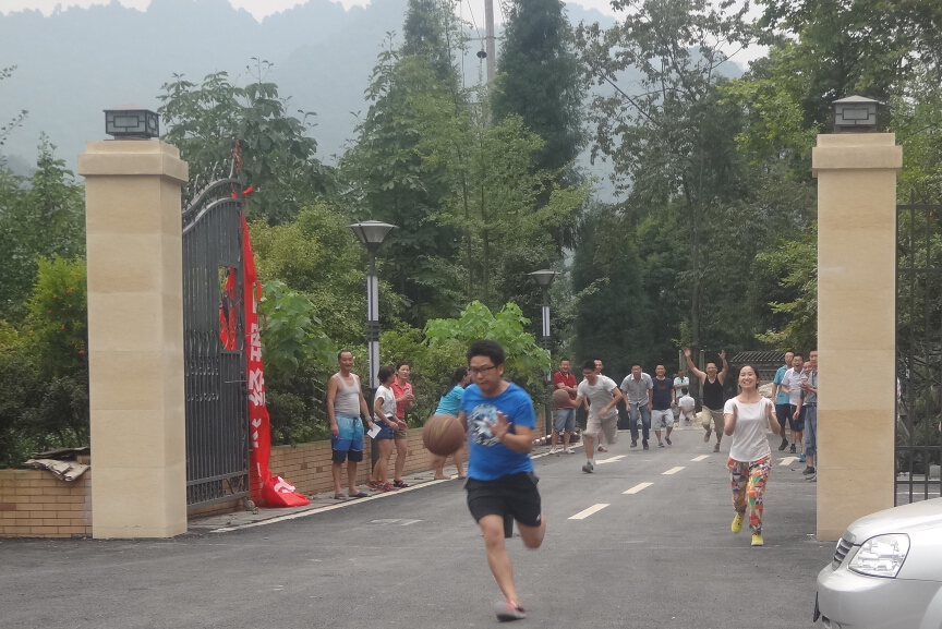 万搏（中国）万搏集团营销中心运球接力跑比赛
