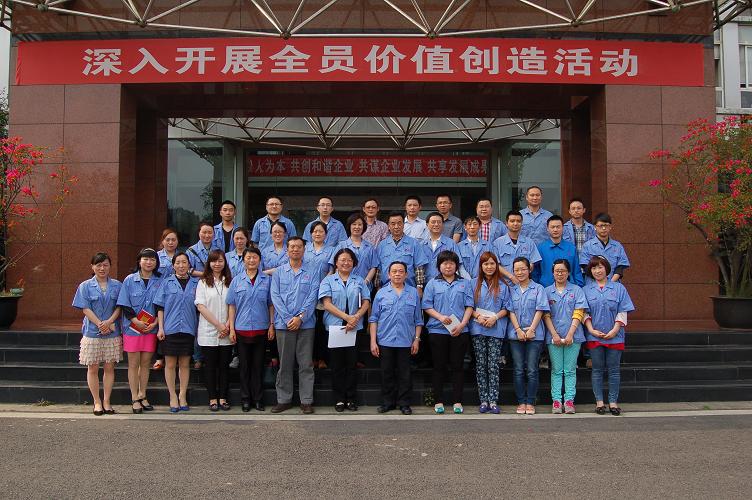 成都万搏（中国）万搏集团通讯员团队与公司领导合影
