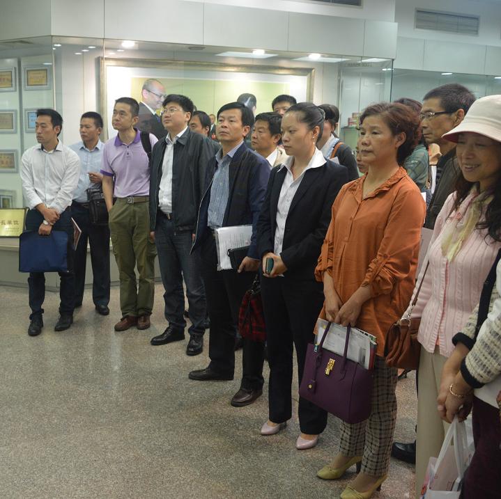 各单位工会代表参观成都万搏（中国）万搏集团陈列室