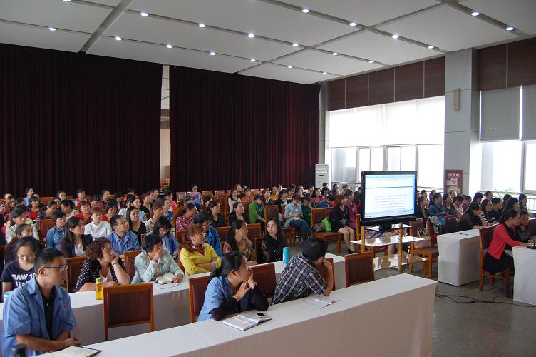 成都万搏（中国）万搏集团召开2015年夏季成都零售总结表彰会