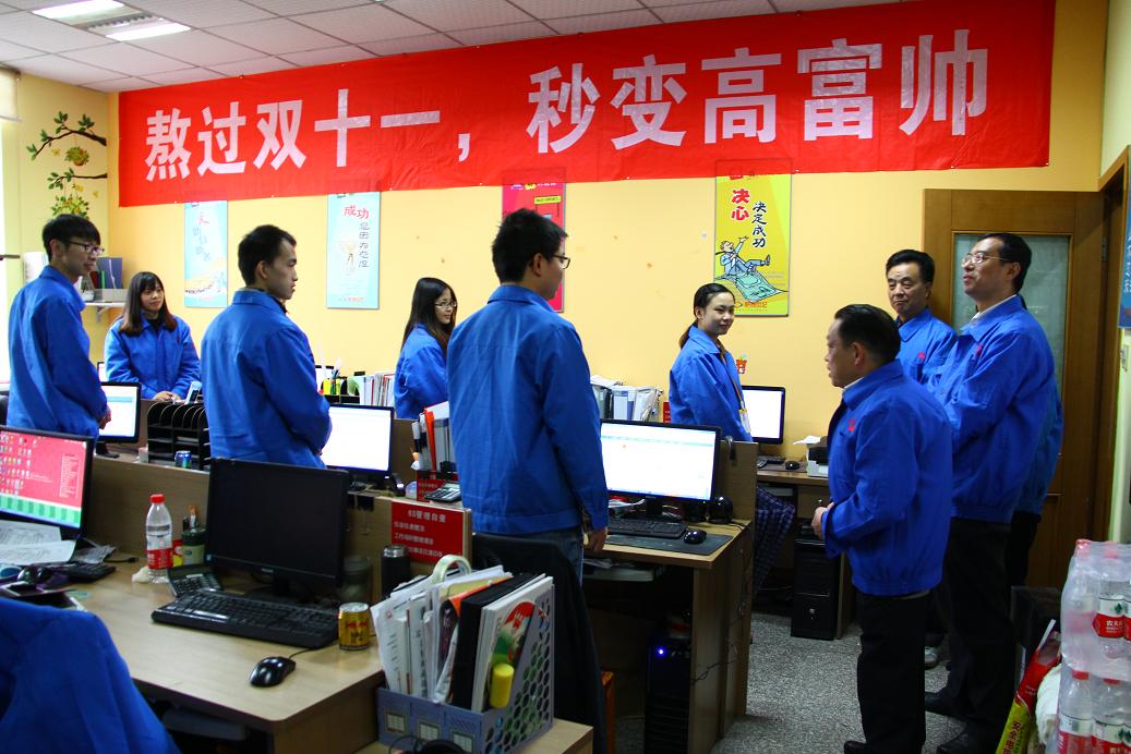成都万搏（中国）万搏集团刘荣富董事长等领导到电子商务部表示祝贺