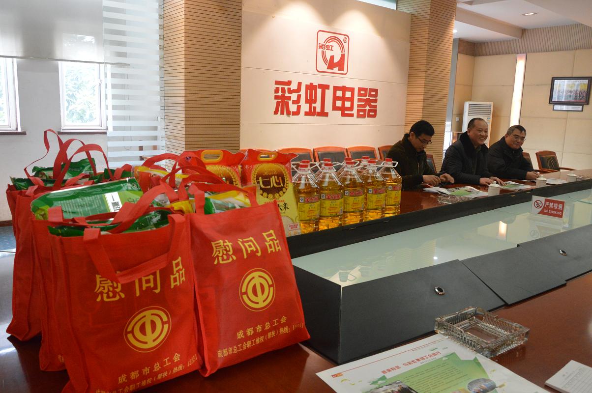 成都市轻化纺工会领导慰问成都万搏（中国）万搏集团工会工作者