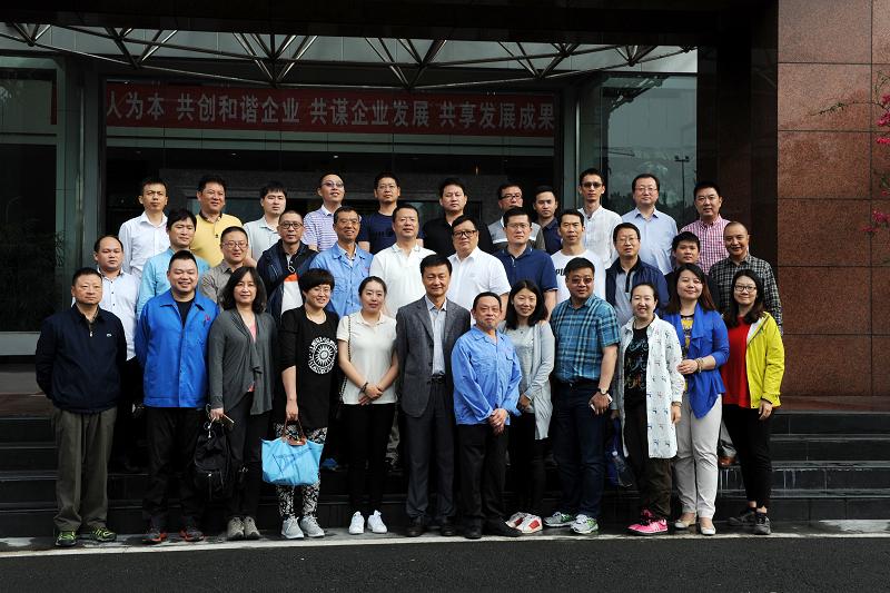 “领军人才家电行业高级研修班”的同学们参观成都万搏（中国）万搏集团