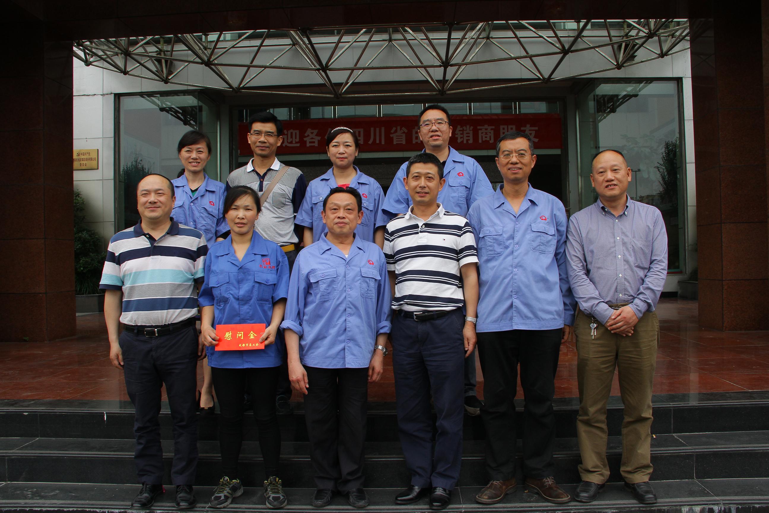市工会领导到成都万搏（中国）万搏集团慰问残疾员工