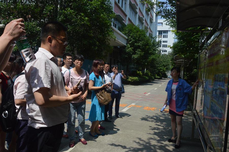 成华区各企业工会主席到成都万搏（中国）万搏集团学习厂务公开标准化工作