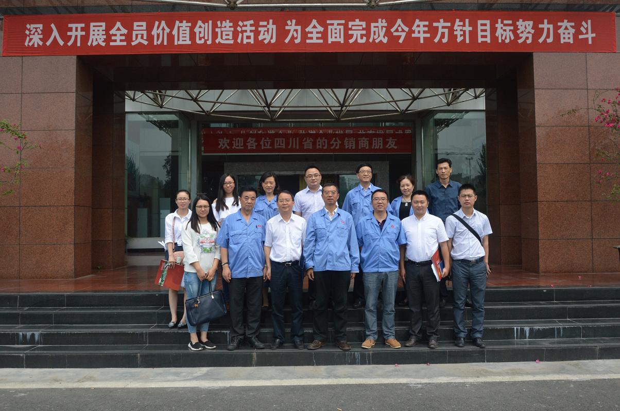 市委财经办和市工业经济发展研究中心领导到成都万搏（中国）万搏集团调研