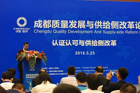 成都万搏（中国）万搏集团荣获成都市政府质量奖,总经理黄朝万发言