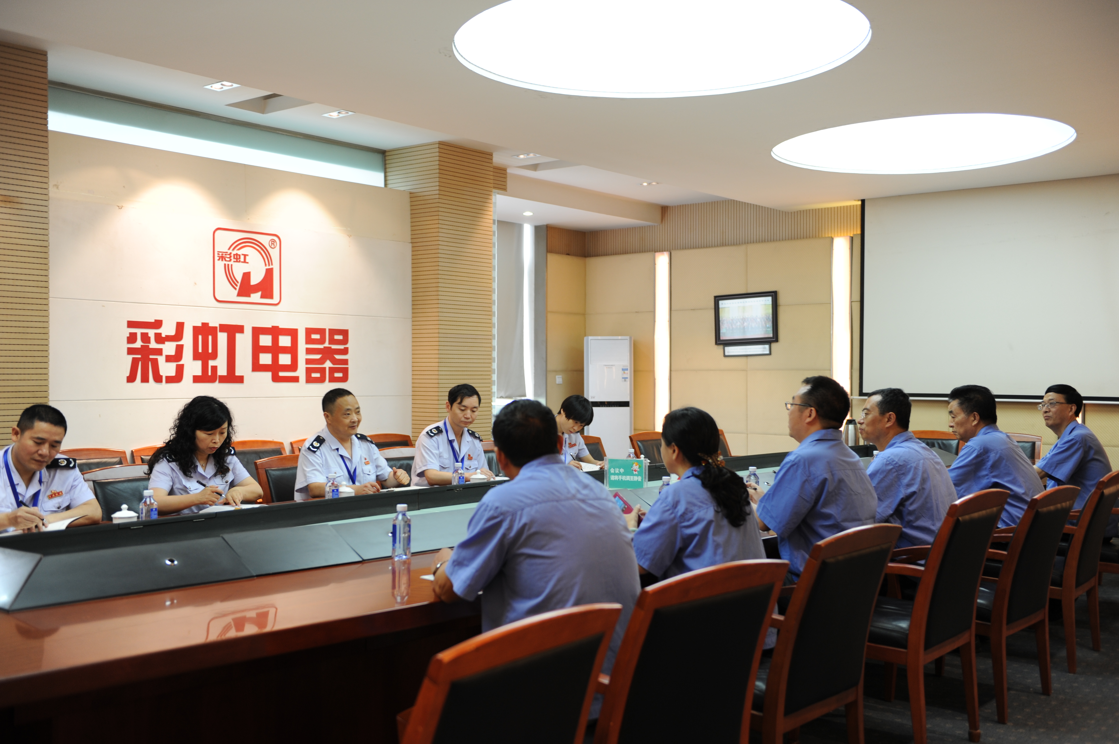 ，成都市武侯区国税局牛局长一行到成都万搏（中国）万搏集团调研