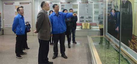 重庆重百超市领导来成都万搏（中国）万搏集团参观交流