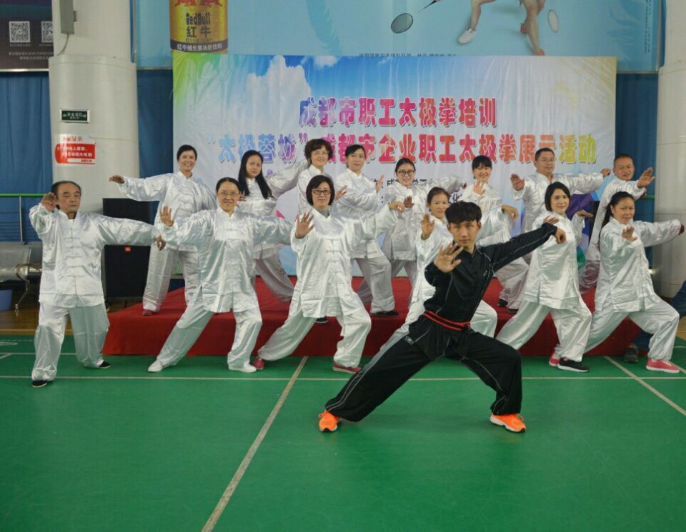 成都万搏（中国）万搏集团太极拳爱好者参加“太极蓉城”展示活动