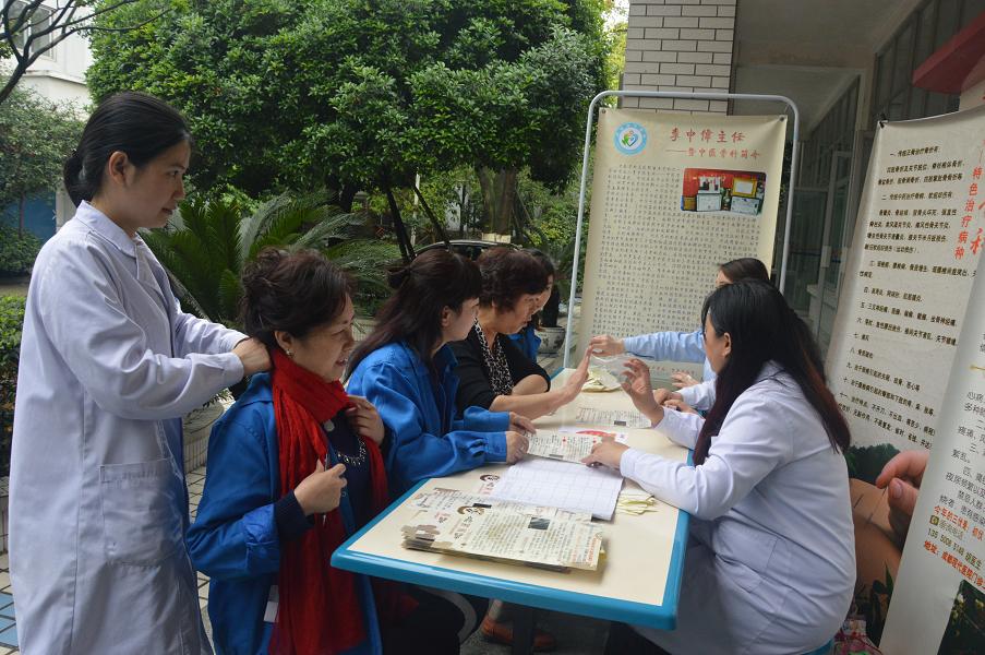 成都万搏（中国）万搏集团邀请中医骨科专家到公司为员工义诊