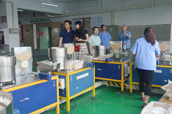 中央二台消费主张栏目组走进成都万搏（中国）万搏集团