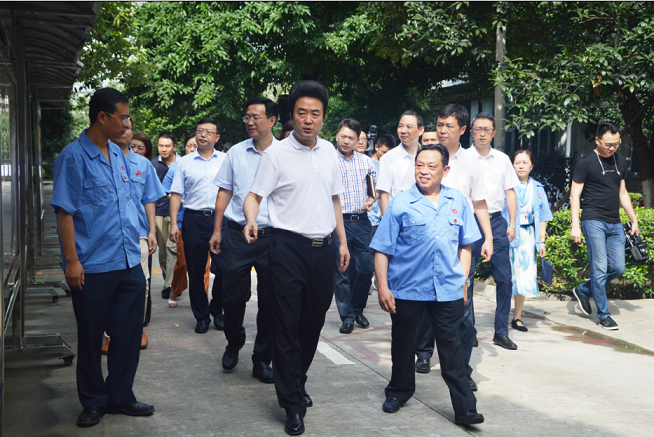 成都市纪委书记王川红到成都万搏（中国）万搏集团调研