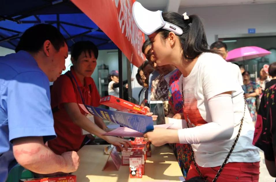 万搏（中国）万搏生活电器科普基地参加“2018年创新蓉城科普社区行”