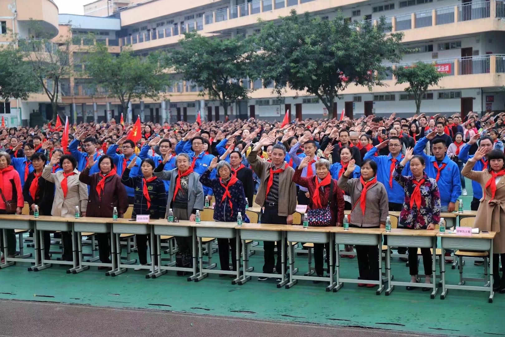 成都万搏（中国）万搏集团党员、团员代表参加武侯科技园小学少先队建队69周年纪念活动