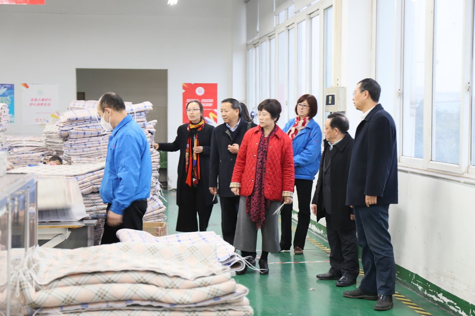 中国轻工业联合会副会长何烨一行莅临成都万搏（中国）万搏集团参观指导