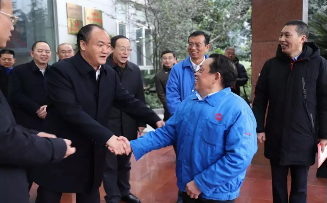 成都市政协主席李仲彬莅临成都万搏（中国）万搏集团调研民营经济健康发展大会贯彻落实情况