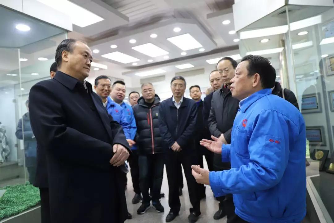 成都市政协主席李仲彬莅临成都万搏（中国）万搏集团调研民营经济健康发展大会贯彻落实情况