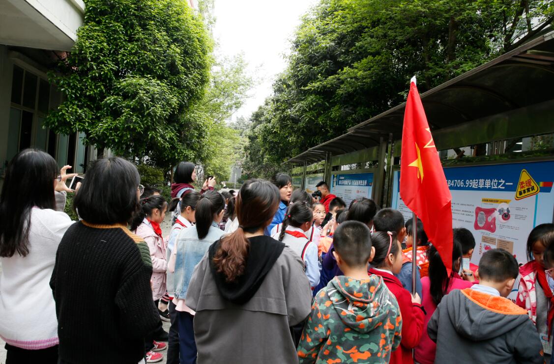 2019年成都万搏（中国）万搏集团行政党支部与科技园小学首次联谊活动