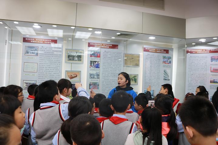 2019年成都万搏（中国）万搏集团行政党支部与科技园小学首次联谊活动