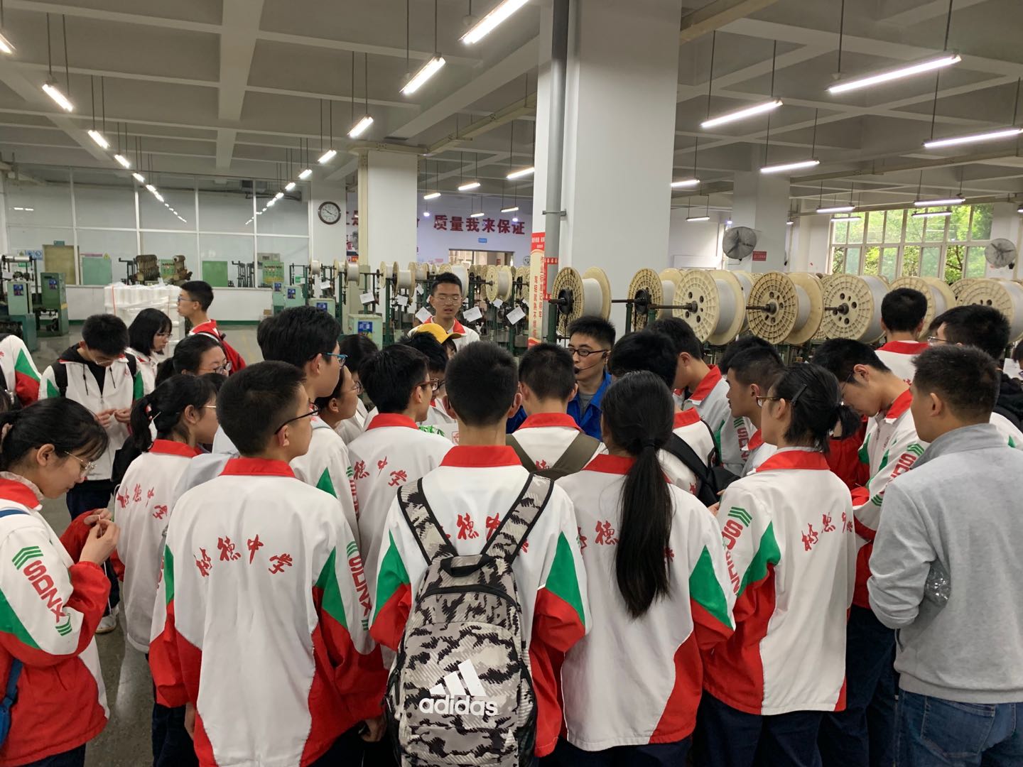 成都树德中学（外国语校区）高二二班参加万搏（中国）万搏生活电器科普基地“创新科普一日游”活动