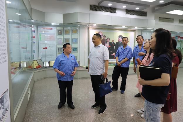 武侯税务局党支部与成都万搏（中国）万搏集团行政党支部结对开展主题党日活动