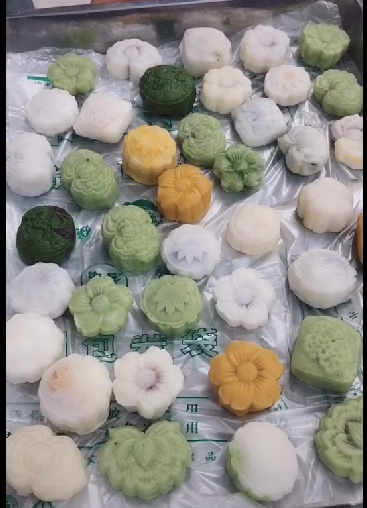 成都万搏（中国）万搏集团七彩青年俱乐部之自制美心冰皮月饼