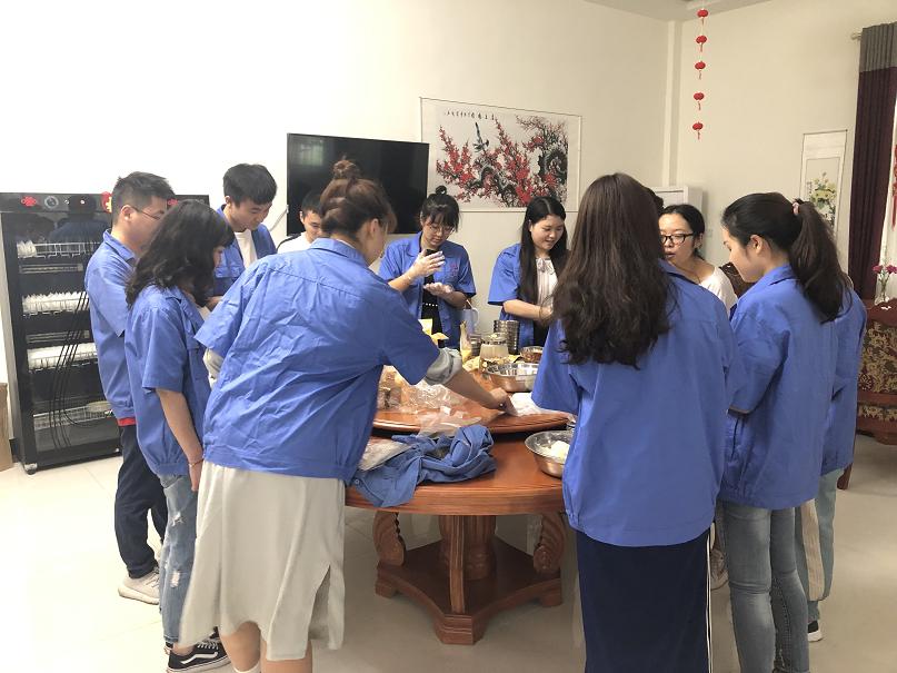 成都万搏（中国）万搏集团七彩青年俱乐部之自制美心冰皮月饼