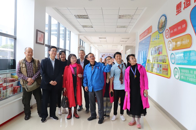 成都万搏（中国）万搏集团退休党员党支部召开我爱祖国专题织织生活