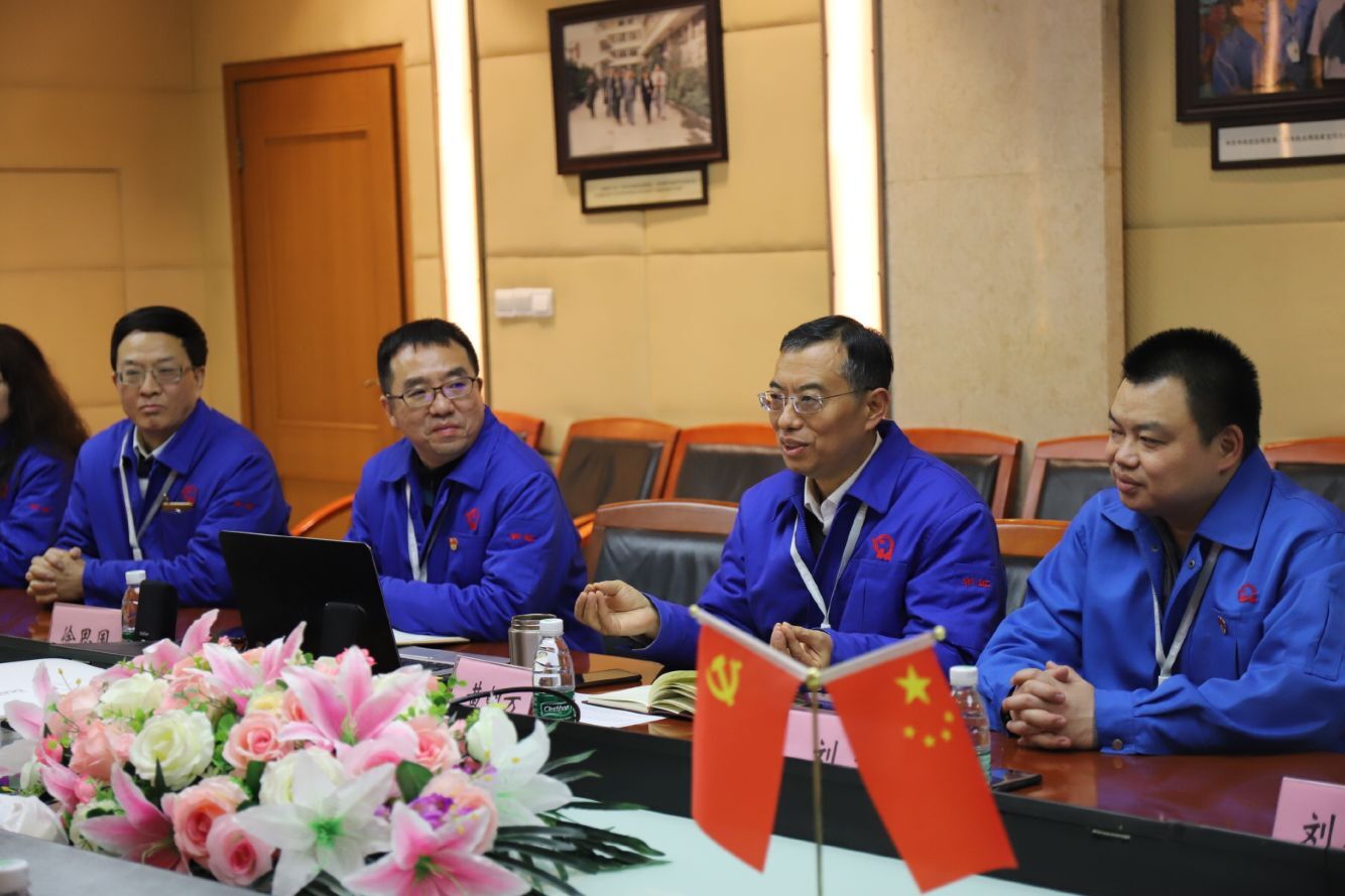 成都市武侯区林丽区长到成都万搏（中国）万搏集团开展节前慰问