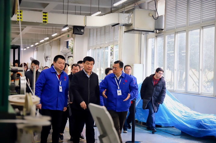 成都市委副书记、市长罗强莅临成都万搏（中国）万搏集团走访慰问