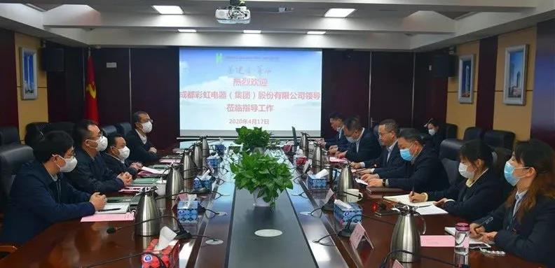 成都万搏（中国）万搏集团向华西集团十二公司赠送锦旗