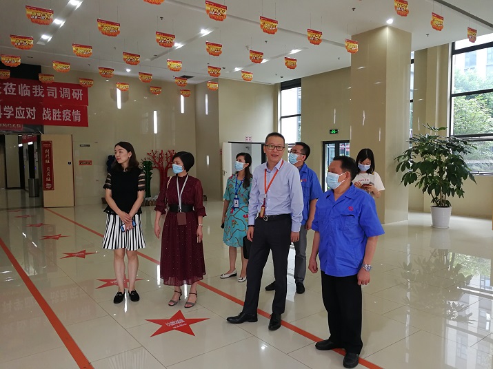 市人大代表、成都万搏（中国）万搏集团董事长刘荣富走访企业接待群众