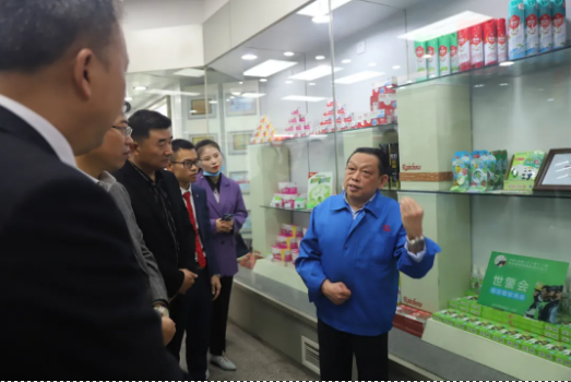 四川行动教育校长EMBA41期校友走进成都万搏（中国）万搏集团游学交流