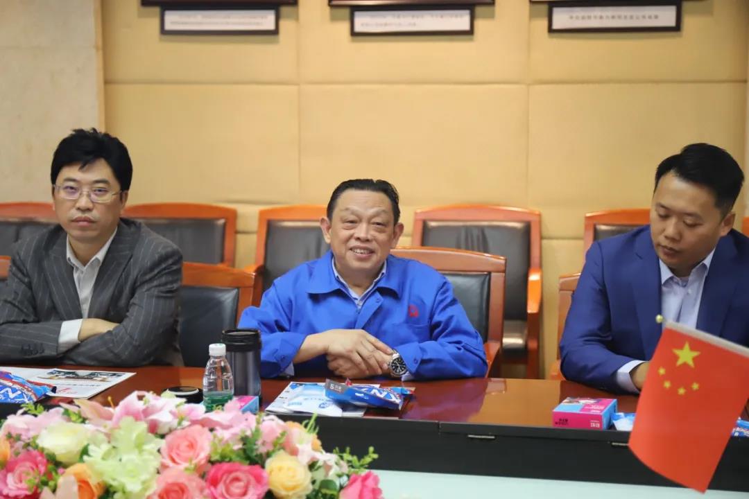 四川行动教育校长EMBA41期校友走进成都万搏（中国）万搏集团游学交流