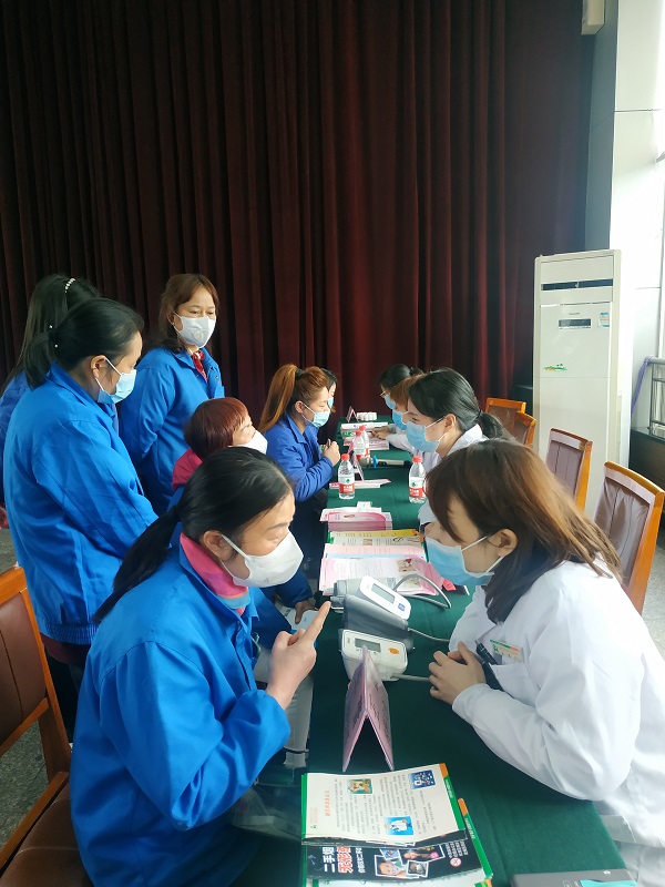 成都万搏（中国）万搏集团工会举办“关注健康管理 享美丽自信人生”妇女节专题讲座