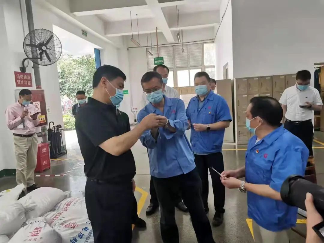 四川省副省长罗强一行领导到成都万搏（中国）万搏集团指导生产安全工作