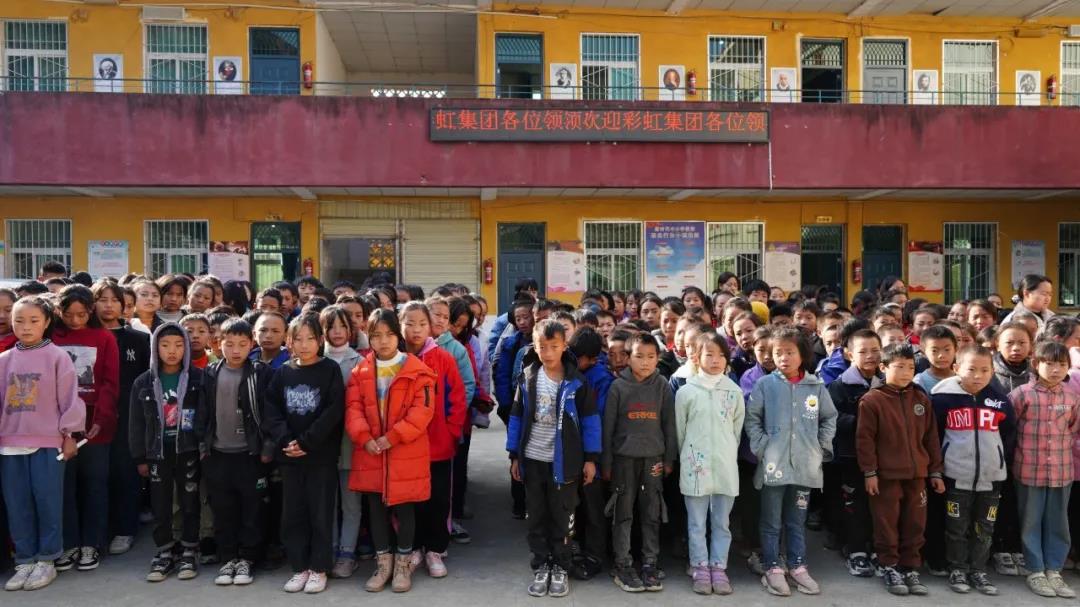 万搏（中国）万搏集团营销党支部连续第八年来到西昌冕宁县二村沟小学助学